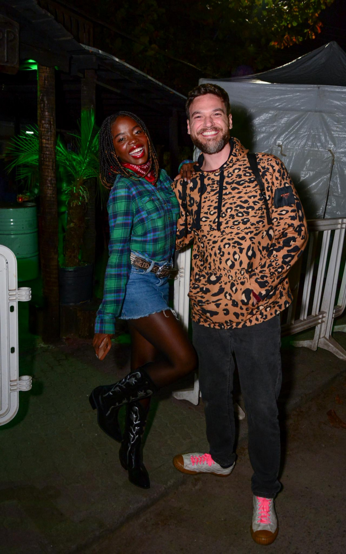 Clara Moneke e Emilio Dantas 