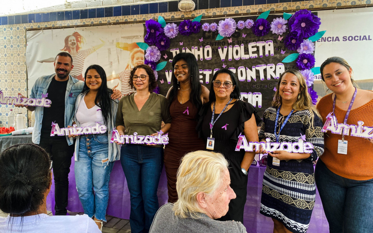 Entrega de uma premia&ccedil;&atilde;o simb&oacute;lica a todos que possibilitam o bom funcionamento do equipamento