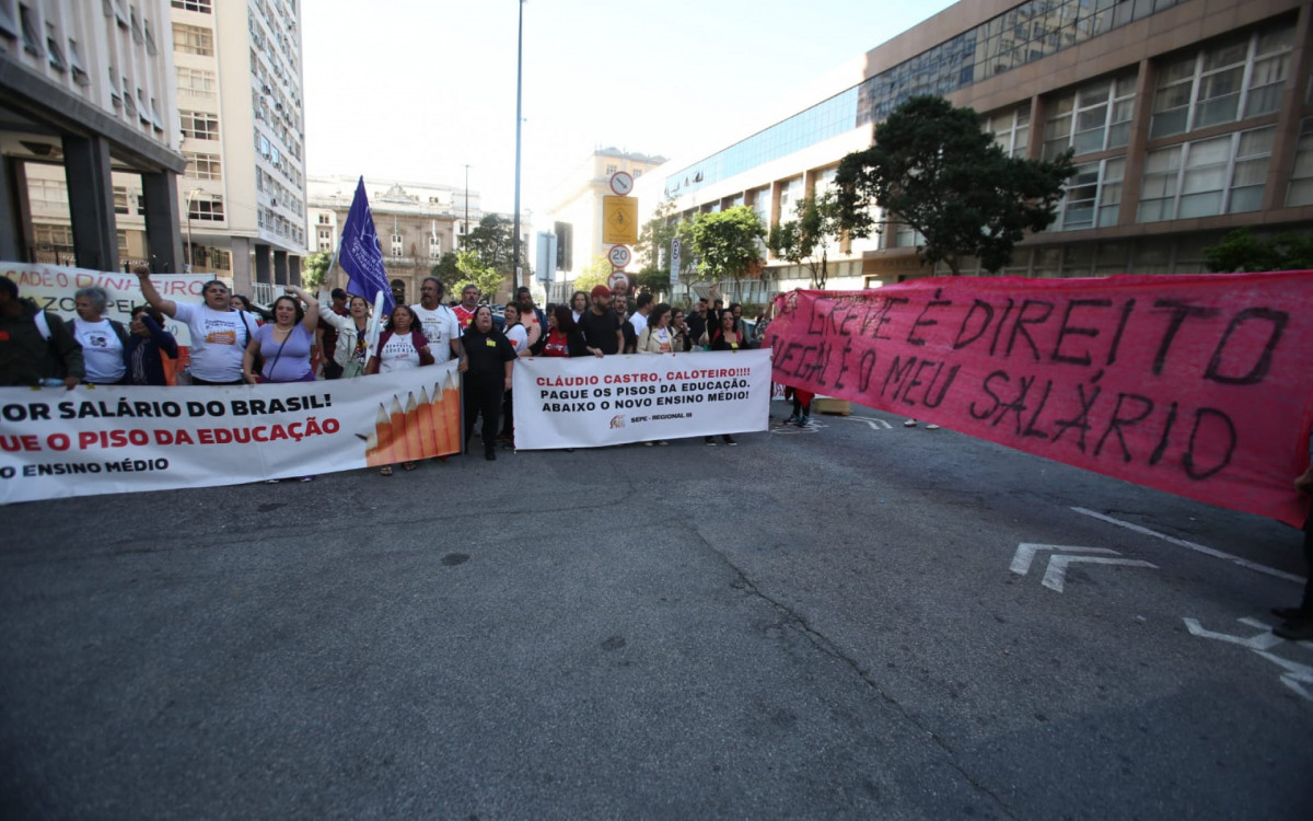 Protesto de professores em greve no Centro do Rio - Cleber Mendes/Agência O Dia
