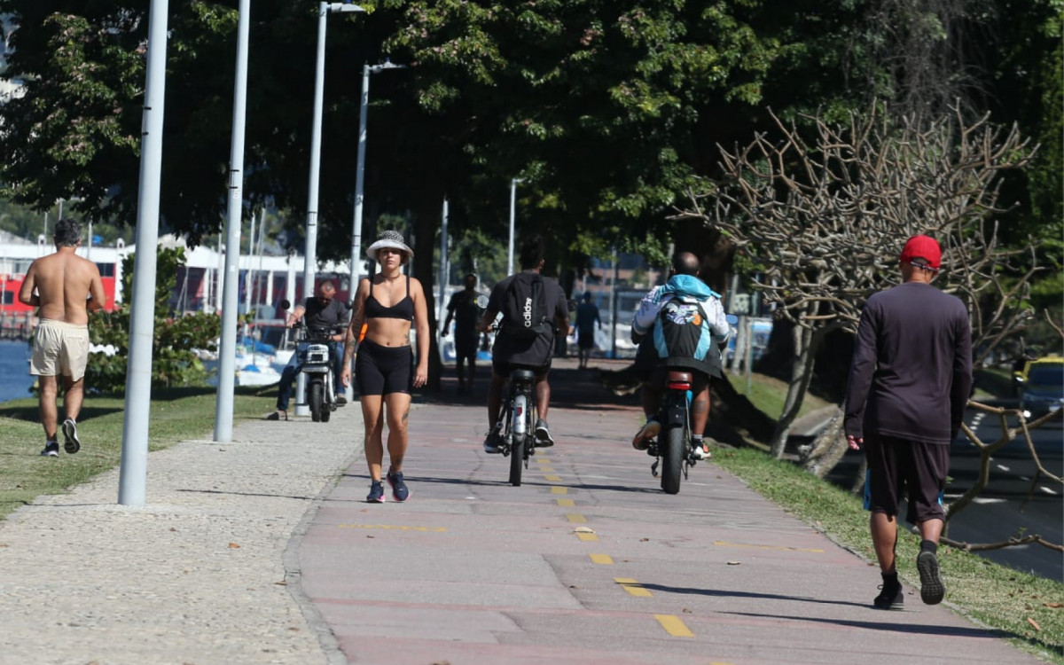 Movimentação na enseada de Botafogo, nesta quarta-feira (21), que marca o primeiro dia de inverno