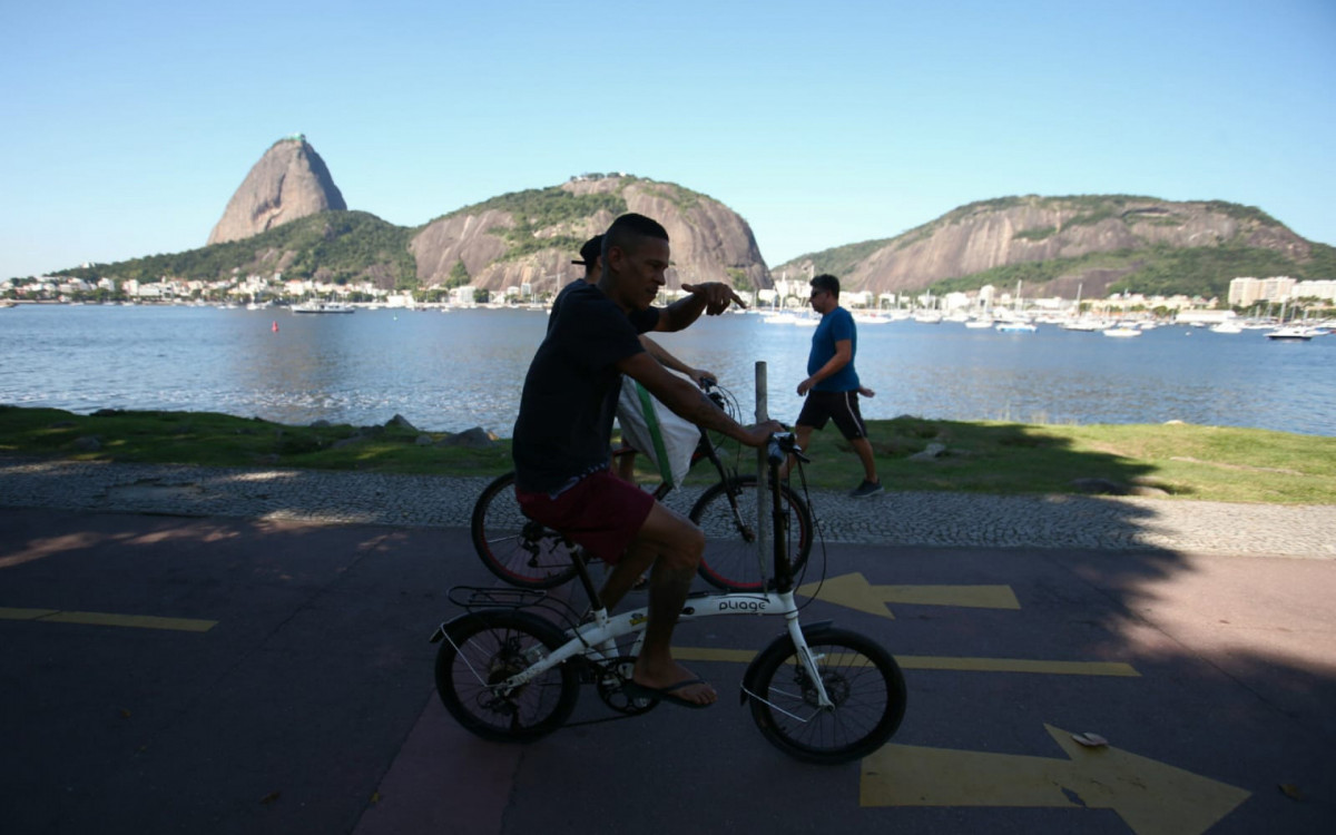 Movimentação na enseada de Botafogo, nesta quarta-feira (21), que marca o primeiro dia de inverno