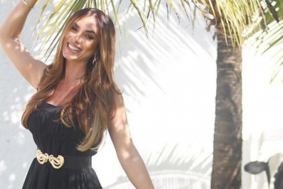 Nicole Bahls batiza vaca com nome de Camila Queiroz, que reage: 'Passando mal'