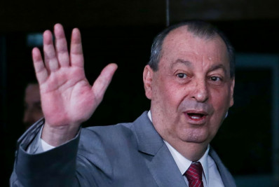 Relator lê complementação de voto para projeto do arcabouço fiscal