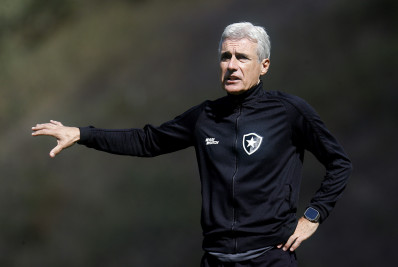 Luís Castro topa oferta do Al-Nassr e irá se despedir do Botafogo nesta quinta
