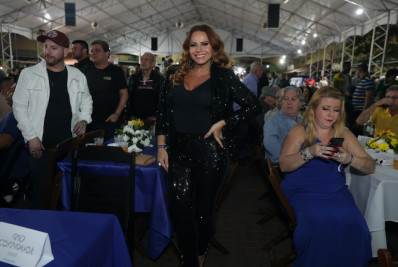 Viviane Araújo e mais famosos conferem sorteio da ordem dos desfiles do Grupo Especial