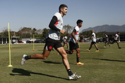 Pedro Raul revê o Goiás e ainda em busca repetir o desempenho no Vasco