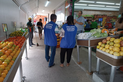 Vigilância Sanitária faz ação educativa junto a comerciantes