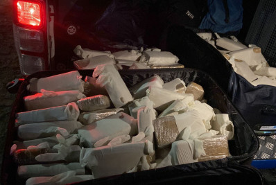 PM prende dois suspeitos e apreende 150 quilos de maconha na Avenida Brasil