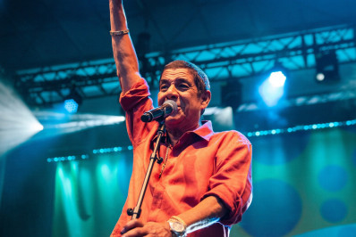 Zeca Pagodinho volta ao Brasil e anuncia turnê na Europa