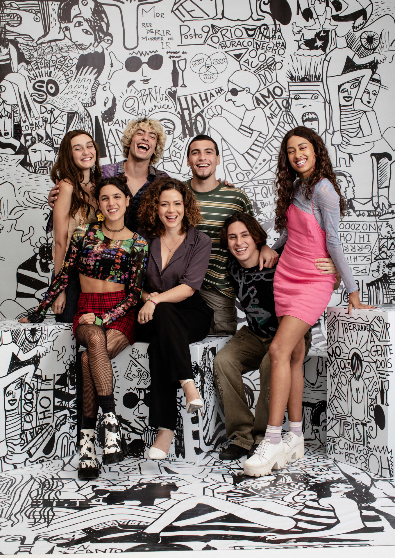 Leandra Leal posa com o elenco de 'A Vida Pela Frente' - Jorge Bispo