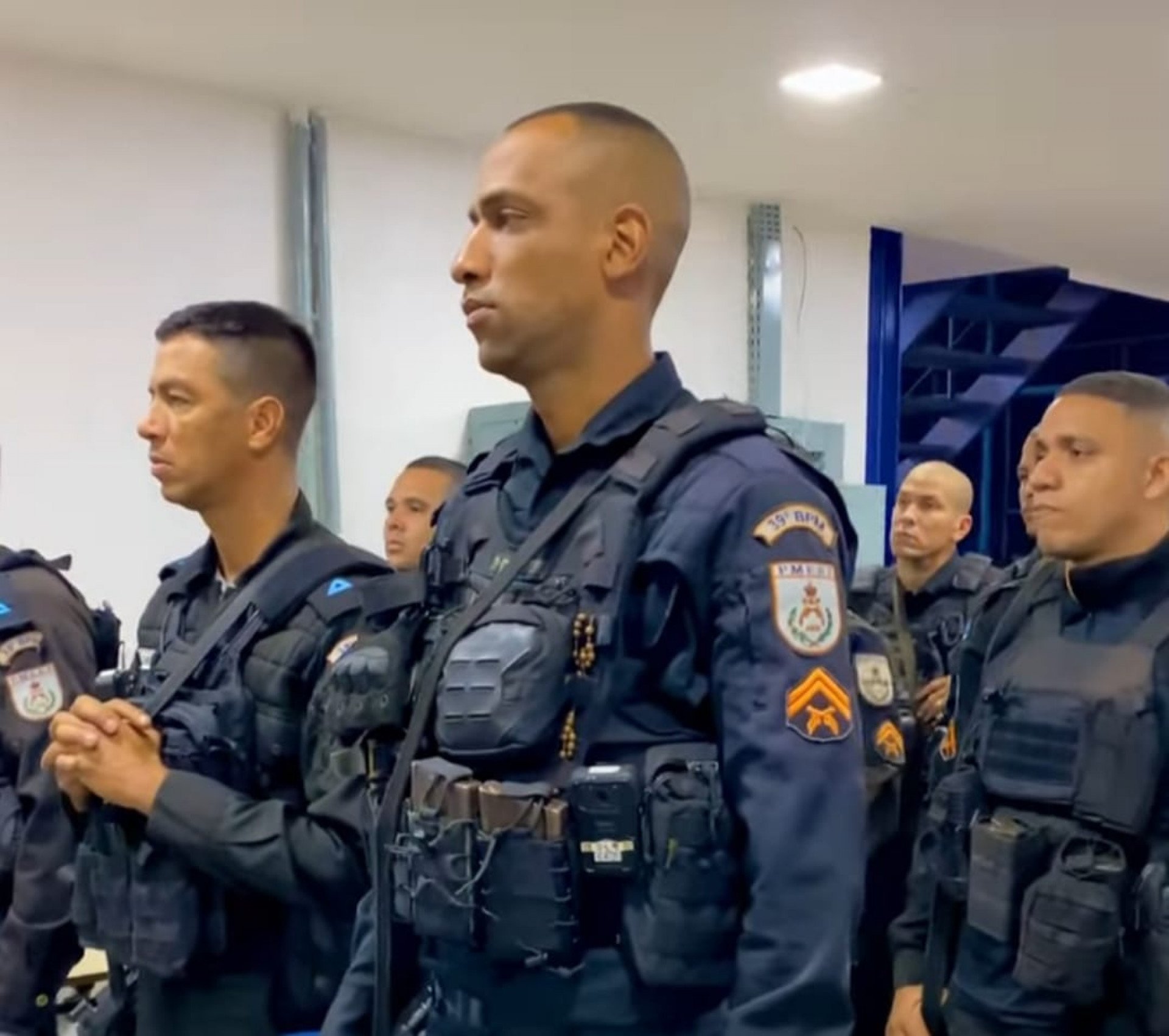Policiais militares do 39º BPM acompanharam a apresentação dos novos capacetes balísticos - Divulgação / 39º BPM