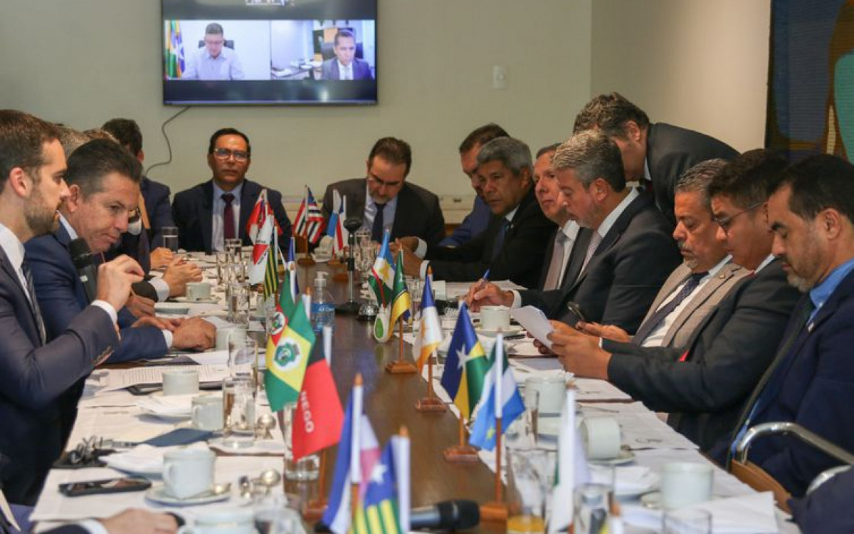 Arthur Lira se re&uacute;ne com os governadores, na resid&ecirc;ncia oficial da C&acirc;mara 