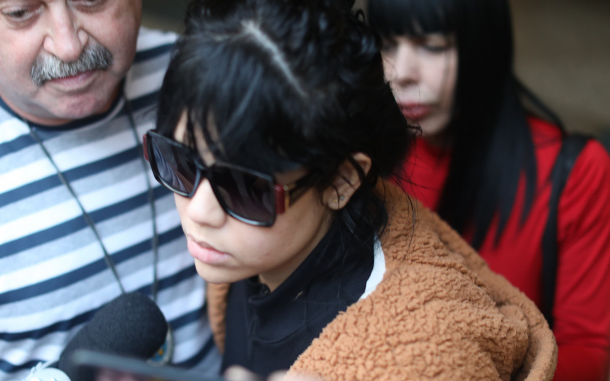 M&atilde;e e filha, Kerollen Cunha (de &oacute;culos) e Nancy Gon&ccedil;alves (vermelho) prestaram depoimento sobre suposta coa&ccedil;&atilde;o