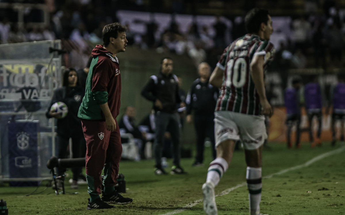 Fernando Diniz foi expulso contra o Atlético-MG e terá que cumprir suspensão de dois jogos no Brasileirão