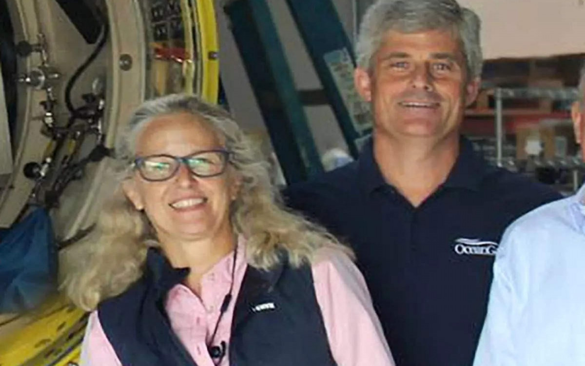 Wendy Rush ao lado de Stockton Rush, piloto do submarino que desapareceu