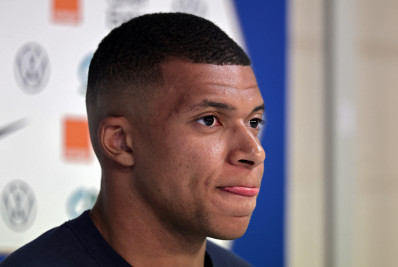 PSG retira imagem de Mbappé de destaque do site oficial