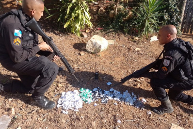 Suspeito é preso durante ação da PM para remover barricadas em comunidade de São Gonçalo