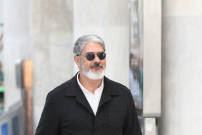 William Bonner esbanja estilo ao desembarcar no Rio; fotos!