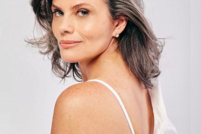 Maria Cândida celebra 52 anos ao exibir clique com 14: 'Da puberdade à menopausa'