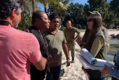 Vídeo: pai de Neymar recebe voz de prisão durante fiscalização em mansão do jogador na Costa Verde