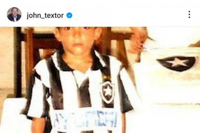 Textor posta foto de jogador do Bahia com camisa do Botafogo quando criança