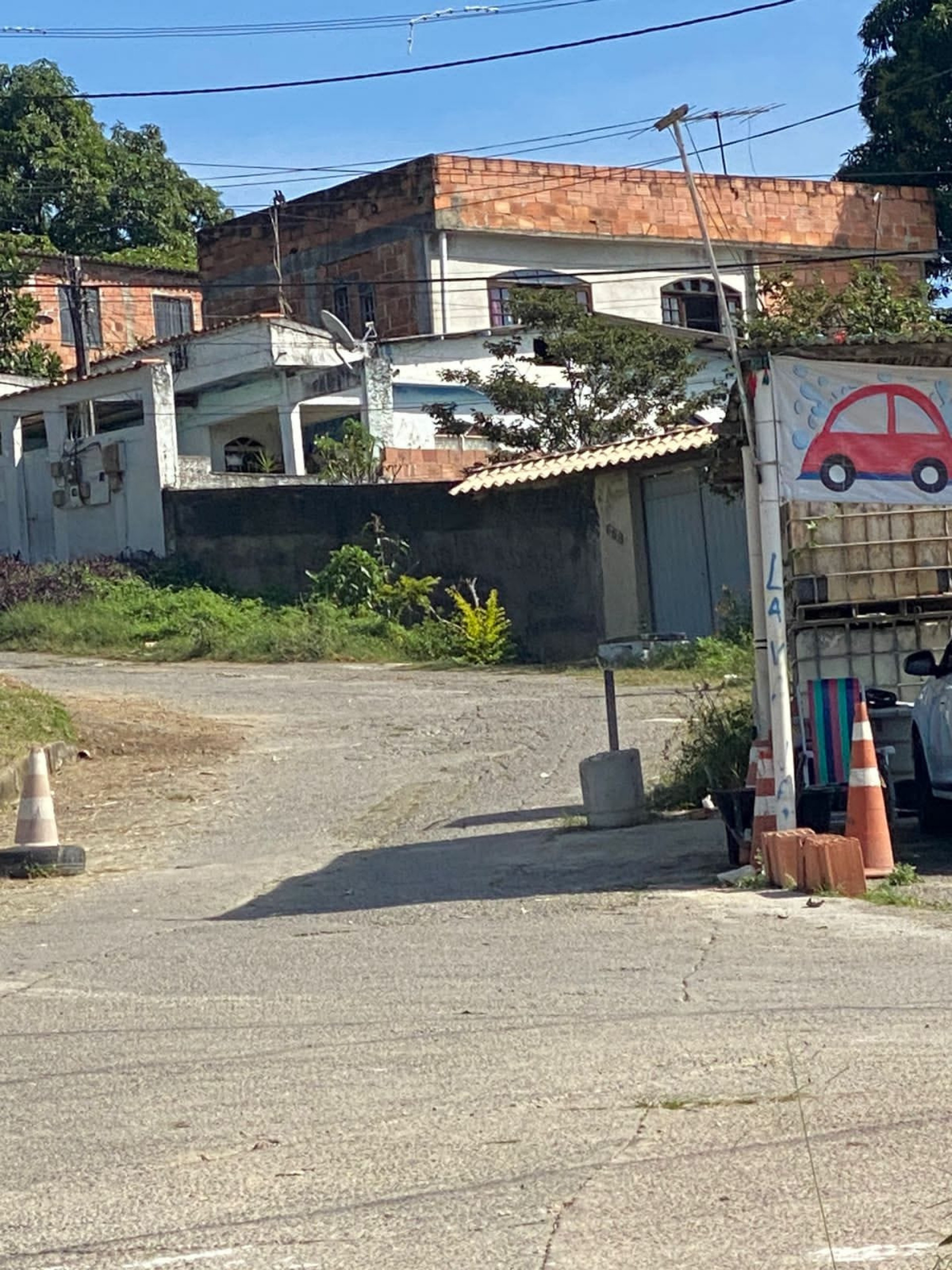 Vias de acesso a comunidade do Dita foram liberadas com auxílio de retroescavadeira - Reprodução