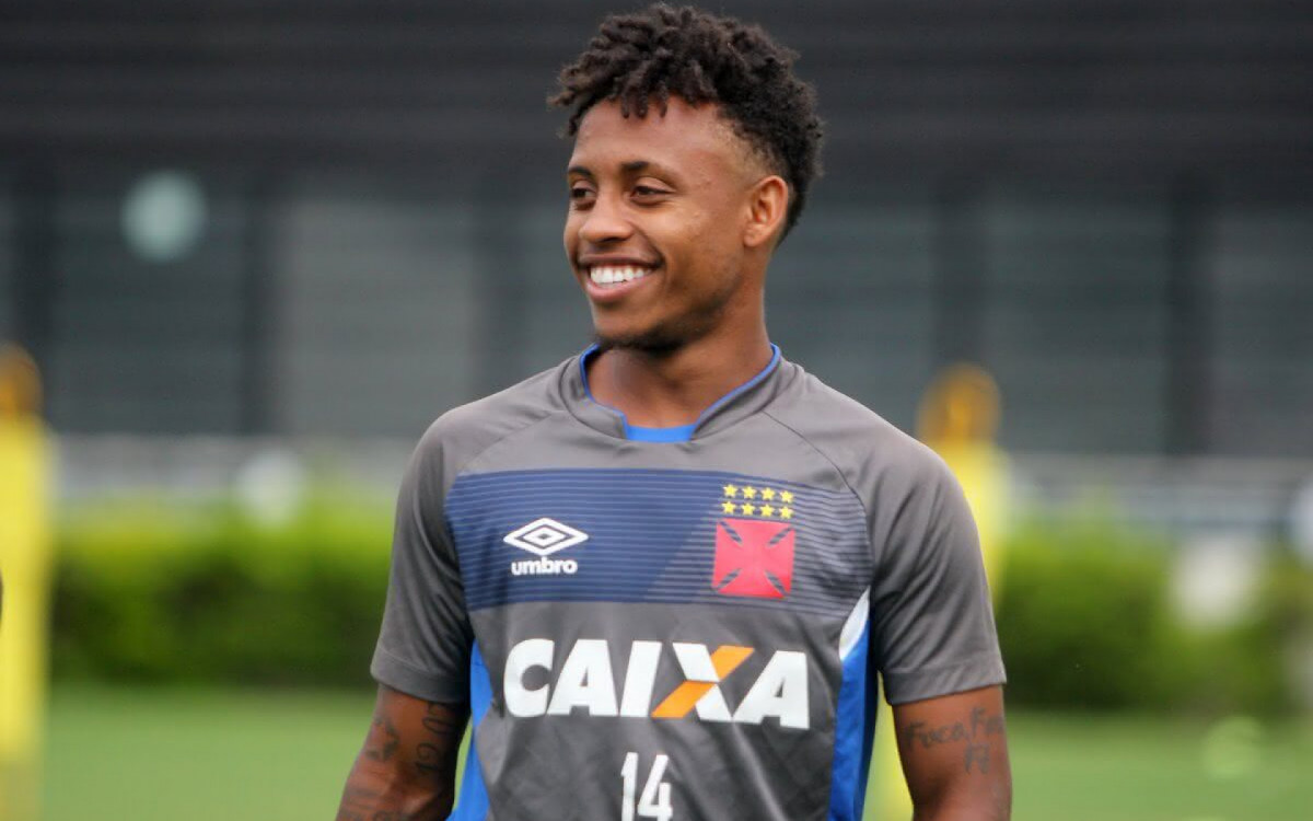 Paulo Vitor subiu para a equipe profissional do Vasco em 2017