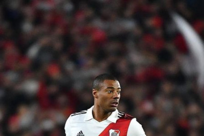 River Plate vence e fica mais perto do título na Argentina