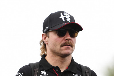 Piloto de Fórmula 1, Bottas aparece nu em postagem nas redes sociais