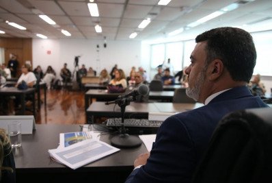 Deputado Vitor Junior debate política habitacional de interesse social