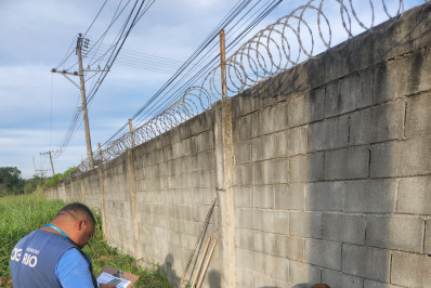 Distribuidora de rações é multada por furto de água em Queimados
