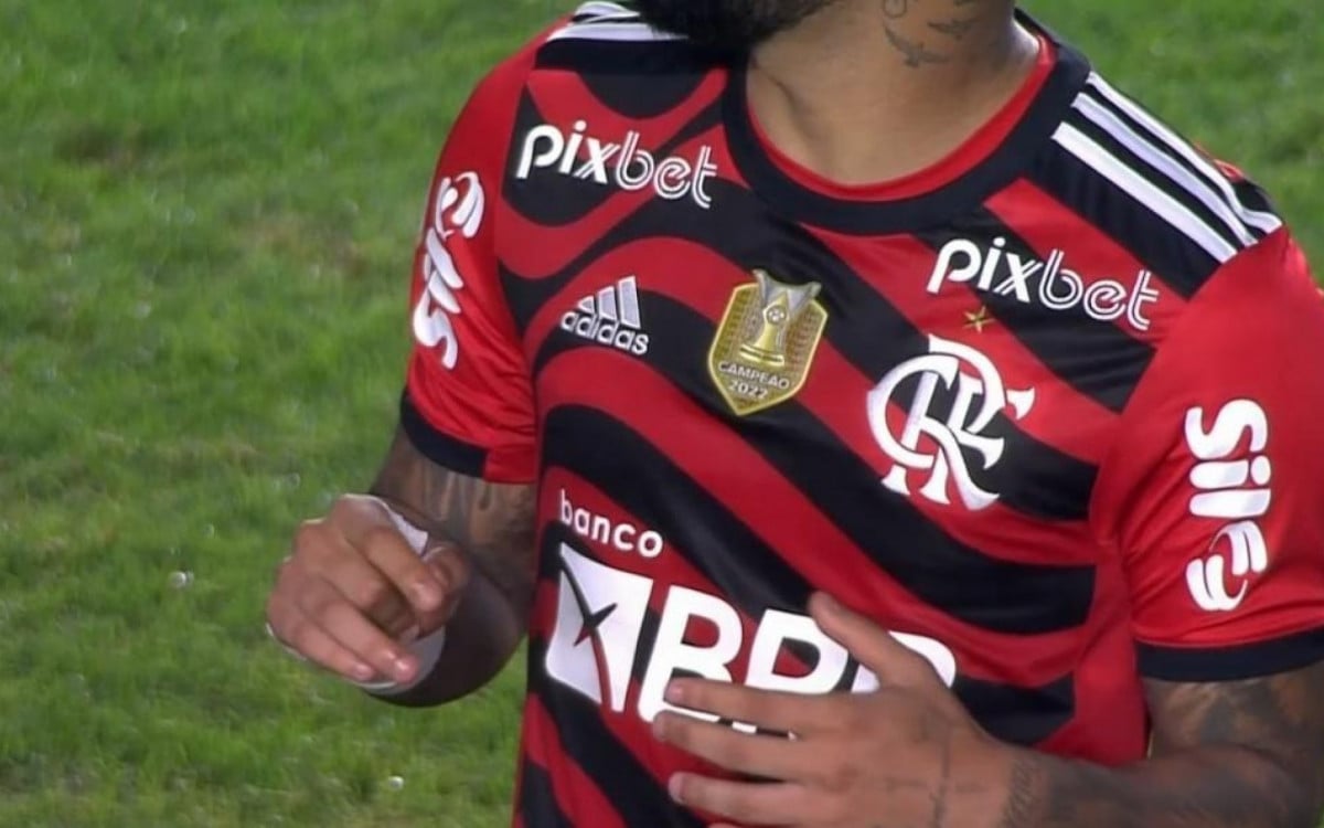 Flamengo enfrenta Santos com patch errado de campeão brasileiro