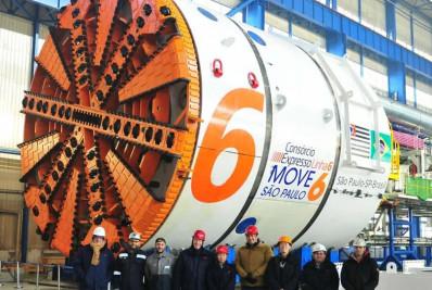 'Tatuzão' do metrô passa, solo cede e via é interditada em São Paulo