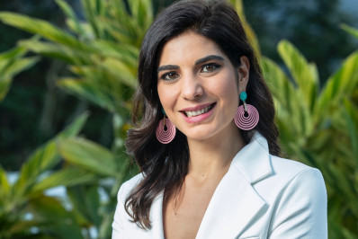 Andréia Sadi relembra infância em estádio de futebol ao lado do pai