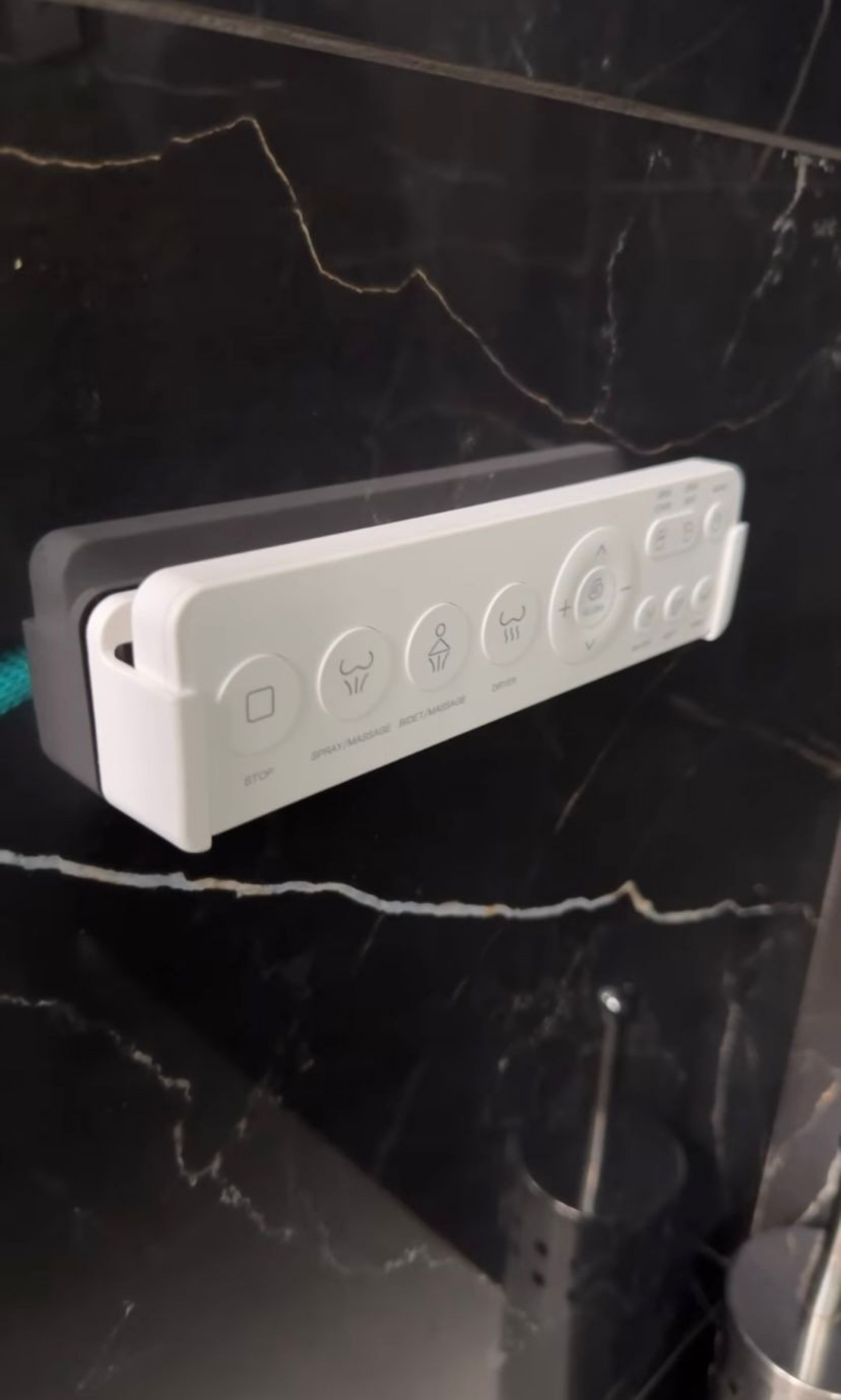 Felipe Neto mostra nova privada inteligente  - Reprodução / Instagram