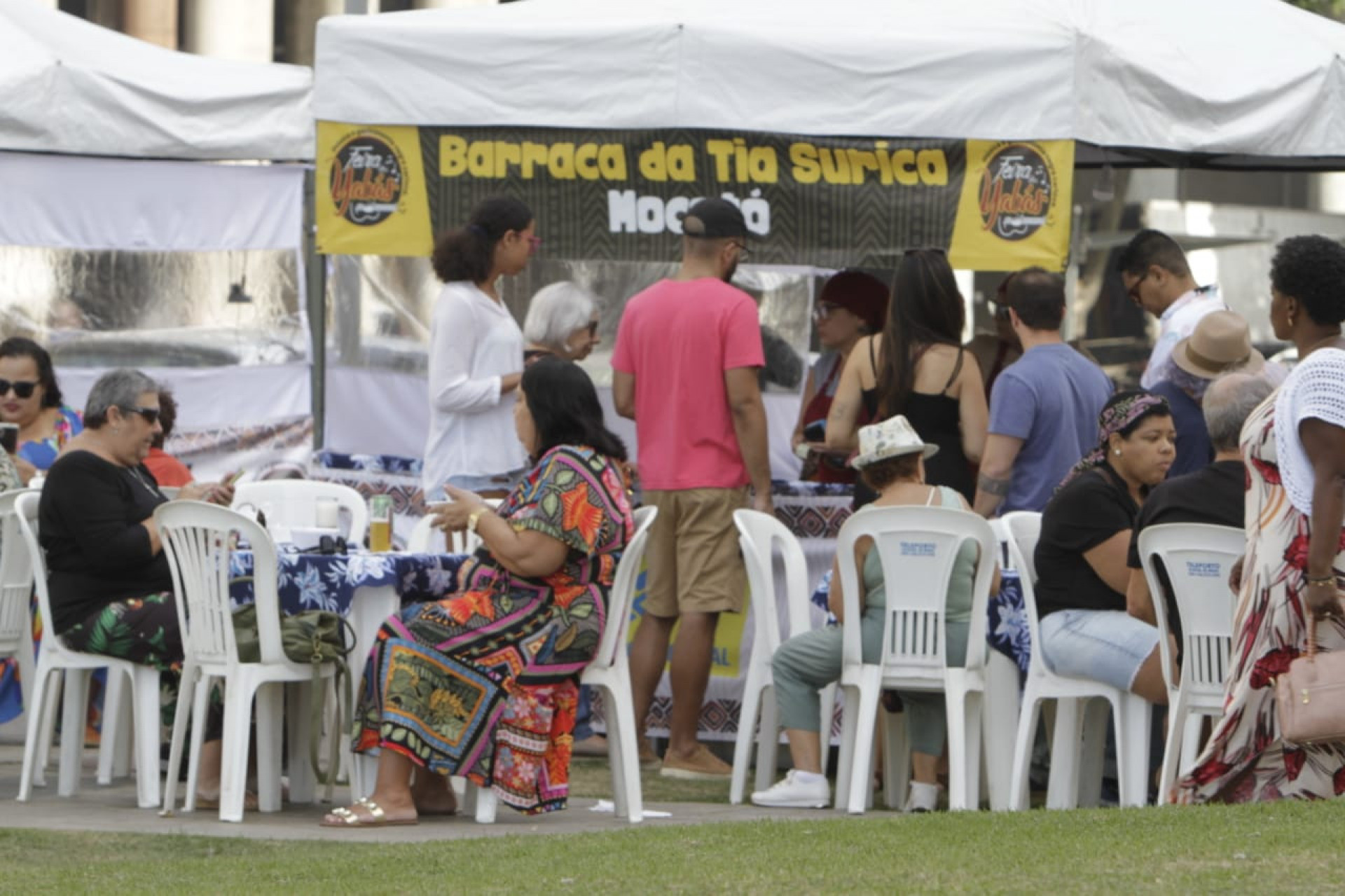 Cariocas aproveitam a tarde de domingo na Feira das Yabás, no Centro do Rio - Marcos Porto / Agência O Dia