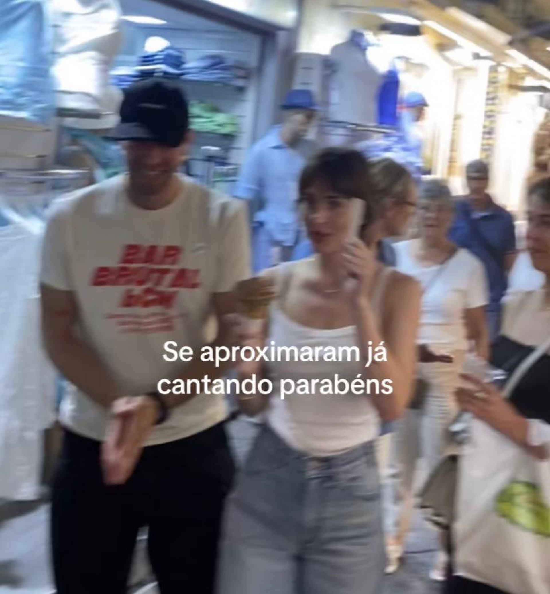 Brasileira é surpreendida com parabéns de Chris Martin e Dakota Johnson na Itália - Reprodução / TikTok
