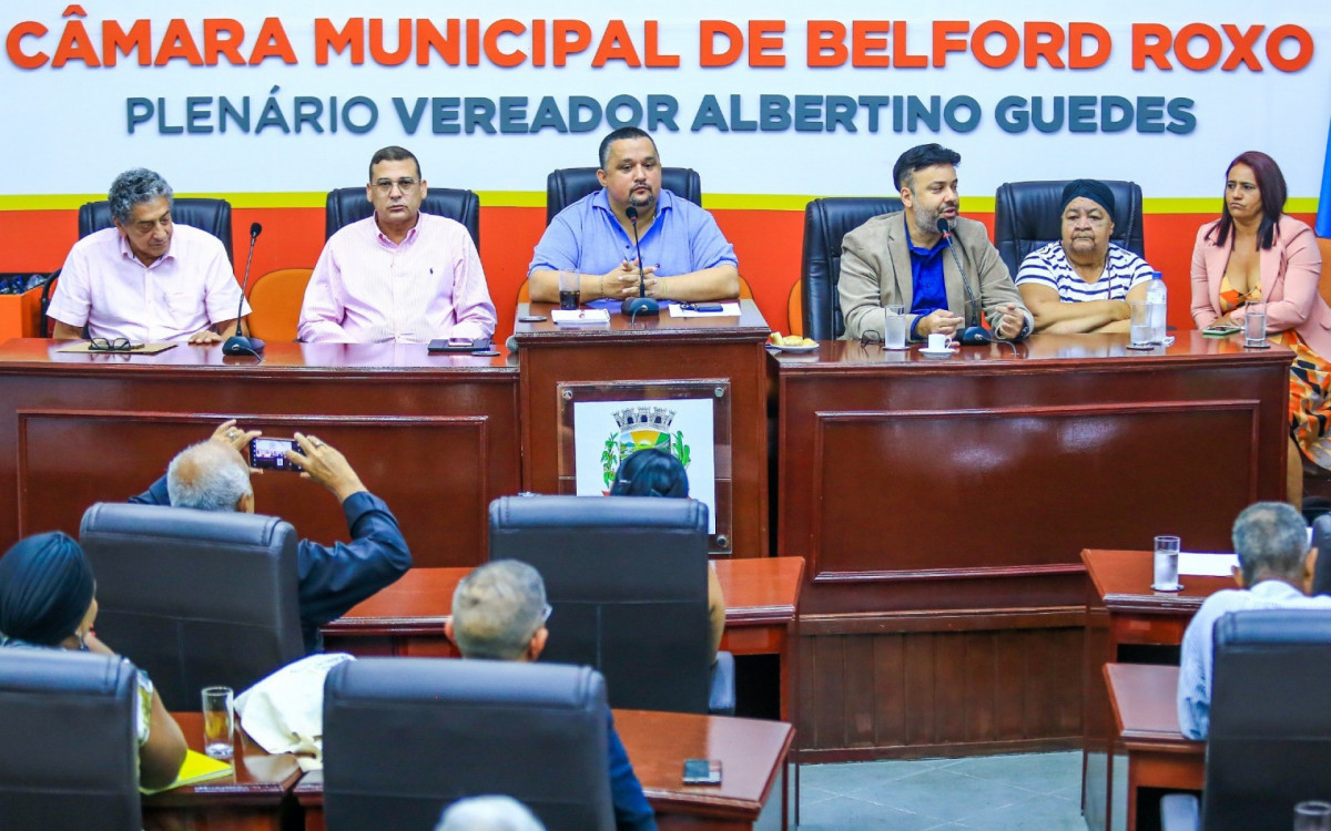 Davi Calado (ao centro) foi reconduzido &agrave; presid&ecirc;ncia do Conselho para um novo mandato de quatro anos