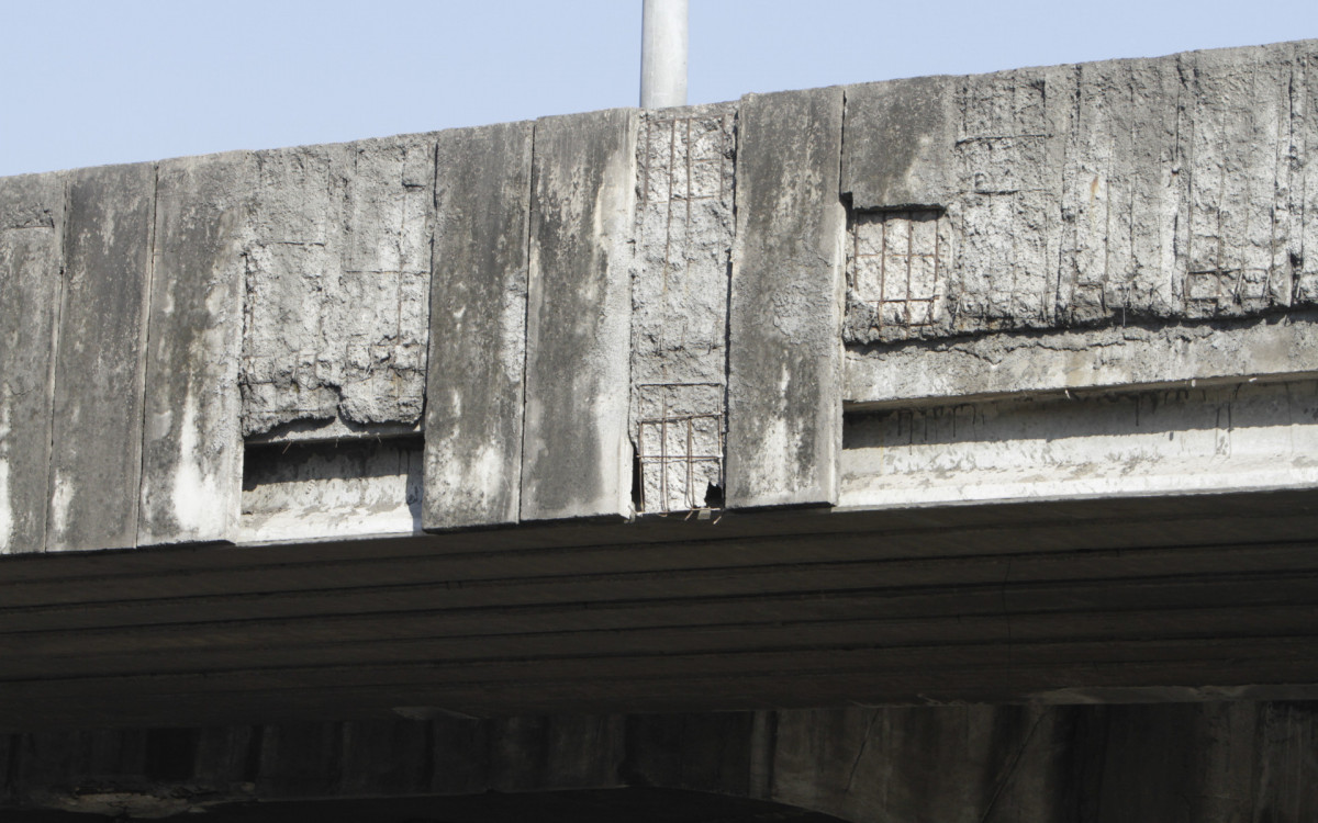 Viaduto Washington Luis, em Cascadura, Zona Norte do Rio, tem risco estrutural de alto a m&eacute;dio