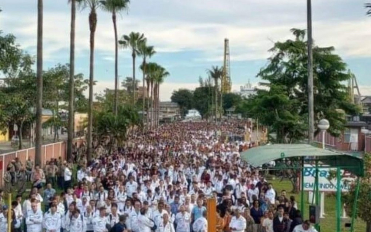 Assembleia geral que decidiu a greve dos trabalhadores a partir desta segunda-feira 26