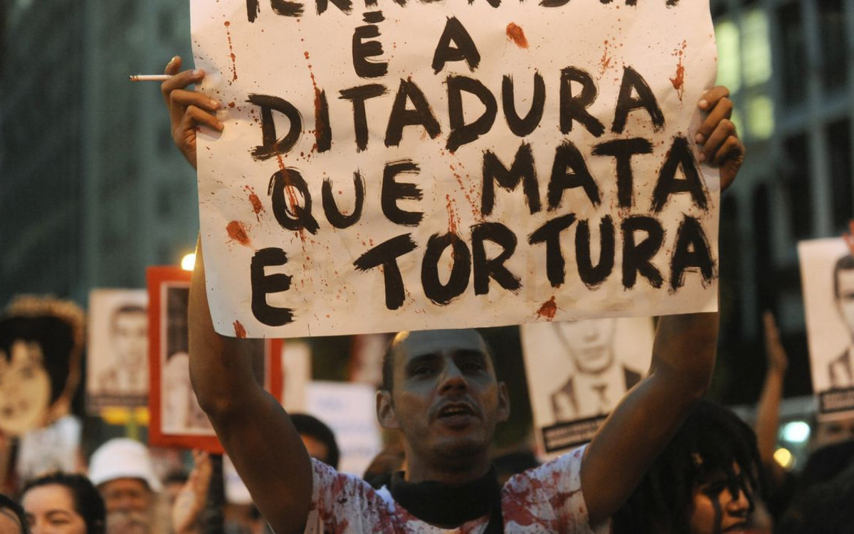 Passeata de estudantes, movimento sociais, sindicais e partidos de esquerda em repúdio ao golpe militar de 1964 - Agência Brasil/Fernando Frazão