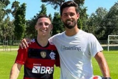 Jogador português posta foto com camisa do Flamengo e Marçal responde: 'Fraca'