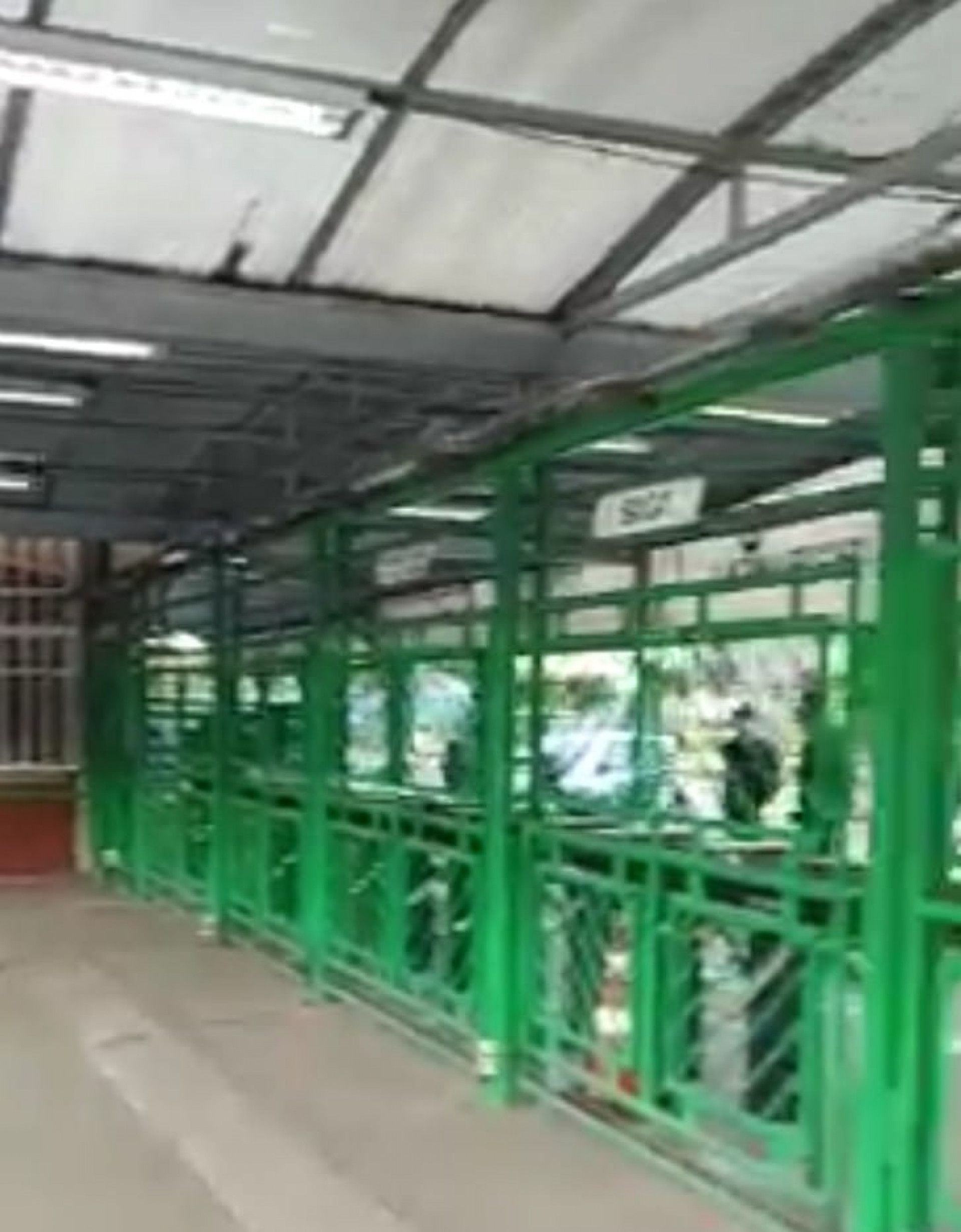 Portões do estaleiro Brasfells hoje de manhã