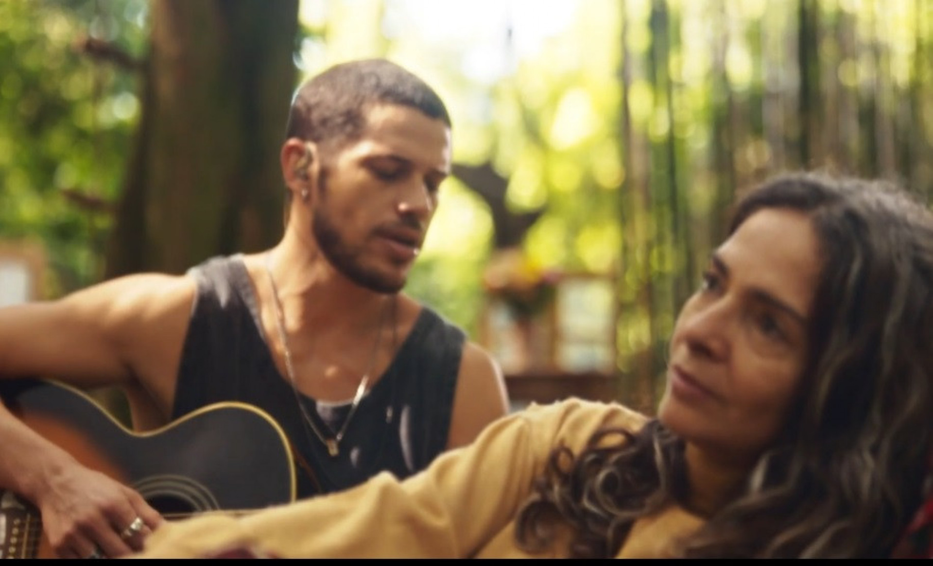 Personagens de 'Vai na Fé' cantam música de Gilberto Gil  - Reprodução de vídeo / TV Globo