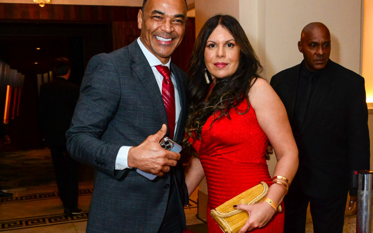 Cafu e a mulher participam da premiação \'Fui Clear 2023\', no Copacabana Palace, Zona Sul do Rio, na noite desta segunda-feira