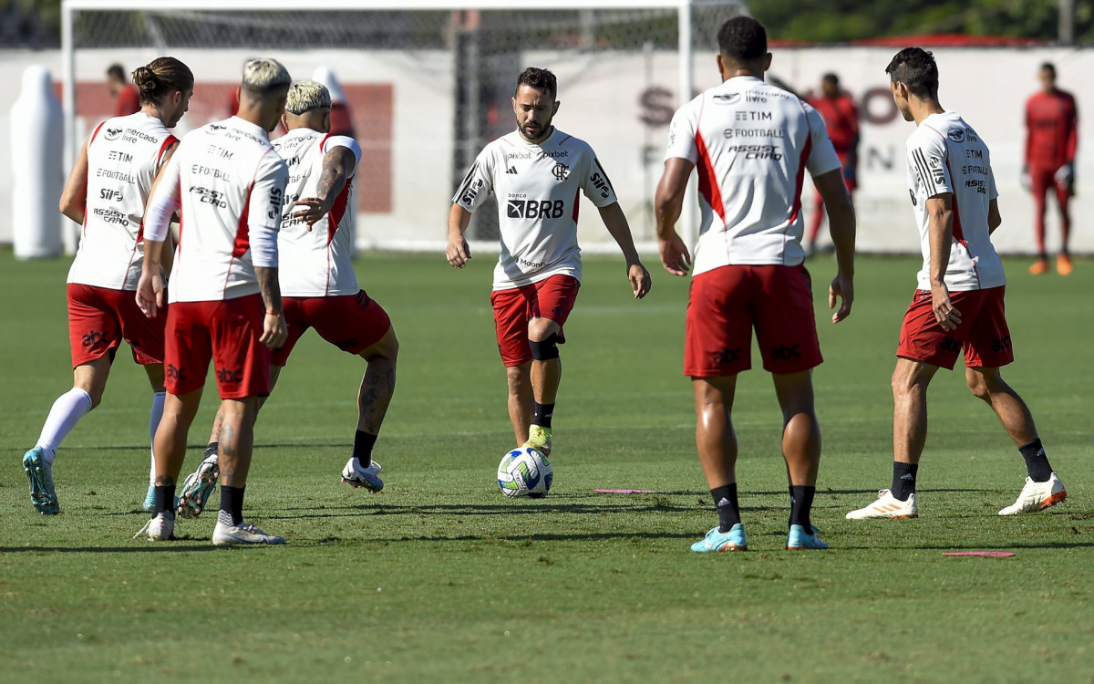 Everton Ribeiro reconhece que time vem devendo boa atua&ccedil;&atilde;o