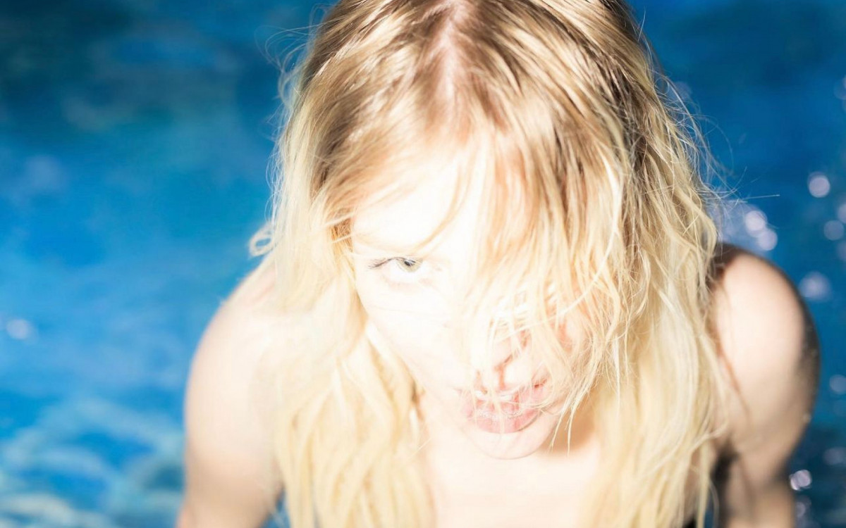 Luisa Sonza de biquini