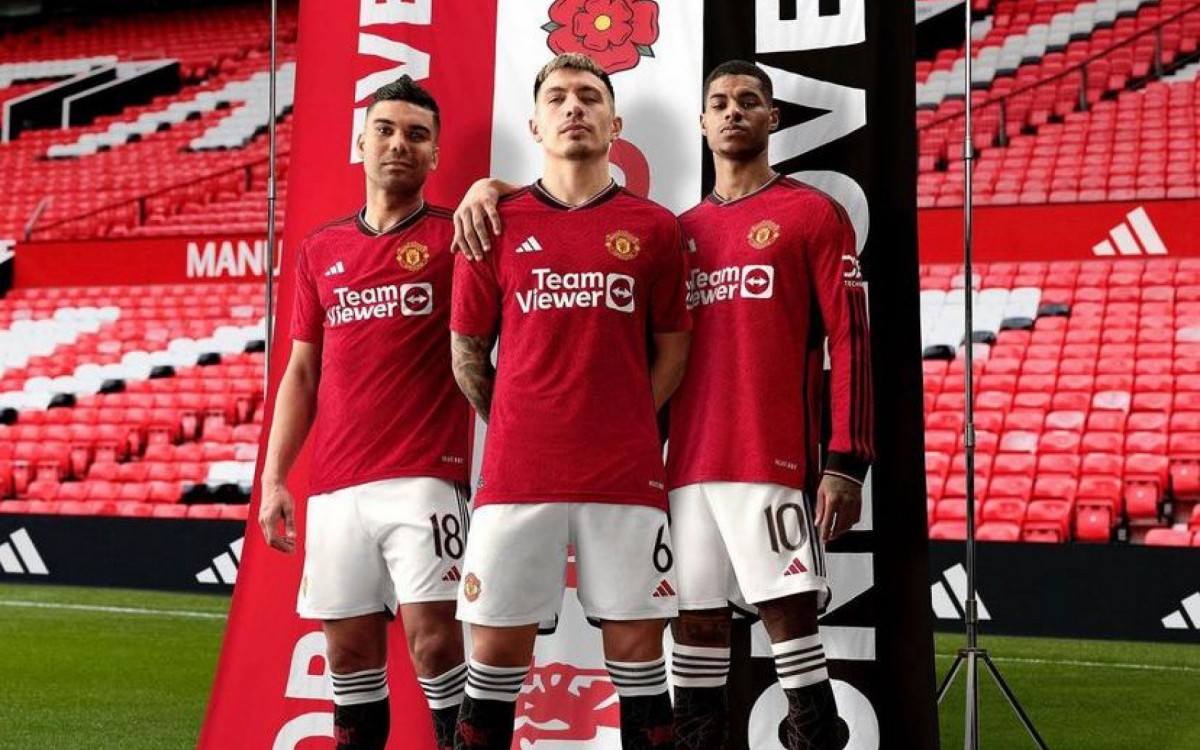 Manchester United revela uniforme para a temporada 2023/24; veja como