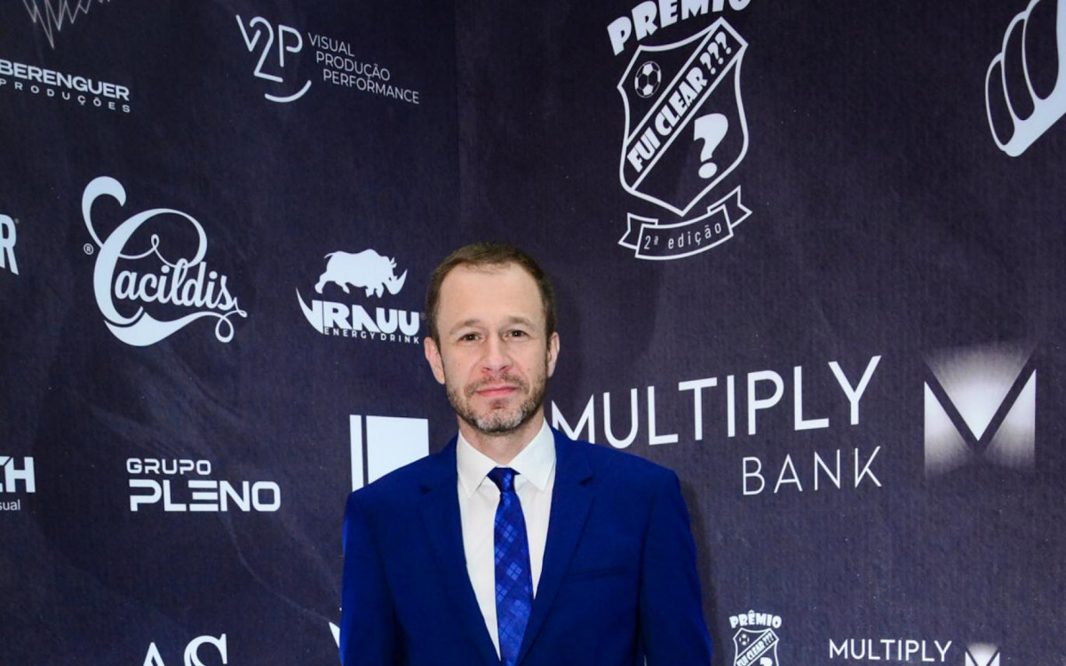Tiago Leifert participa da premia&ccedil;&atilde;o 'Fui Clear 2023', no Copacabana Palace, Zona Sul do Rio, na noite desta segunda-feira