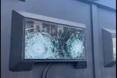 Vídeo: blindado da PM é atingido por tiros durante operação na Cidade Alta